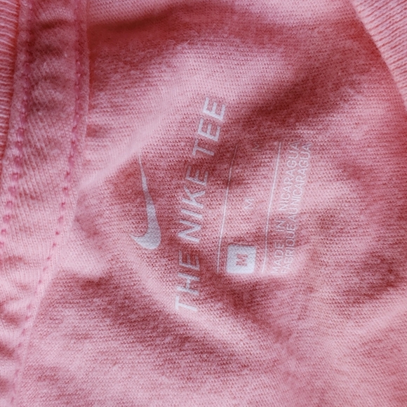 046 NIKE Pink Sneaker Goddess Short Sleeve Essentials Tee sz M Women's T-Shirt - Picture 7 of 10